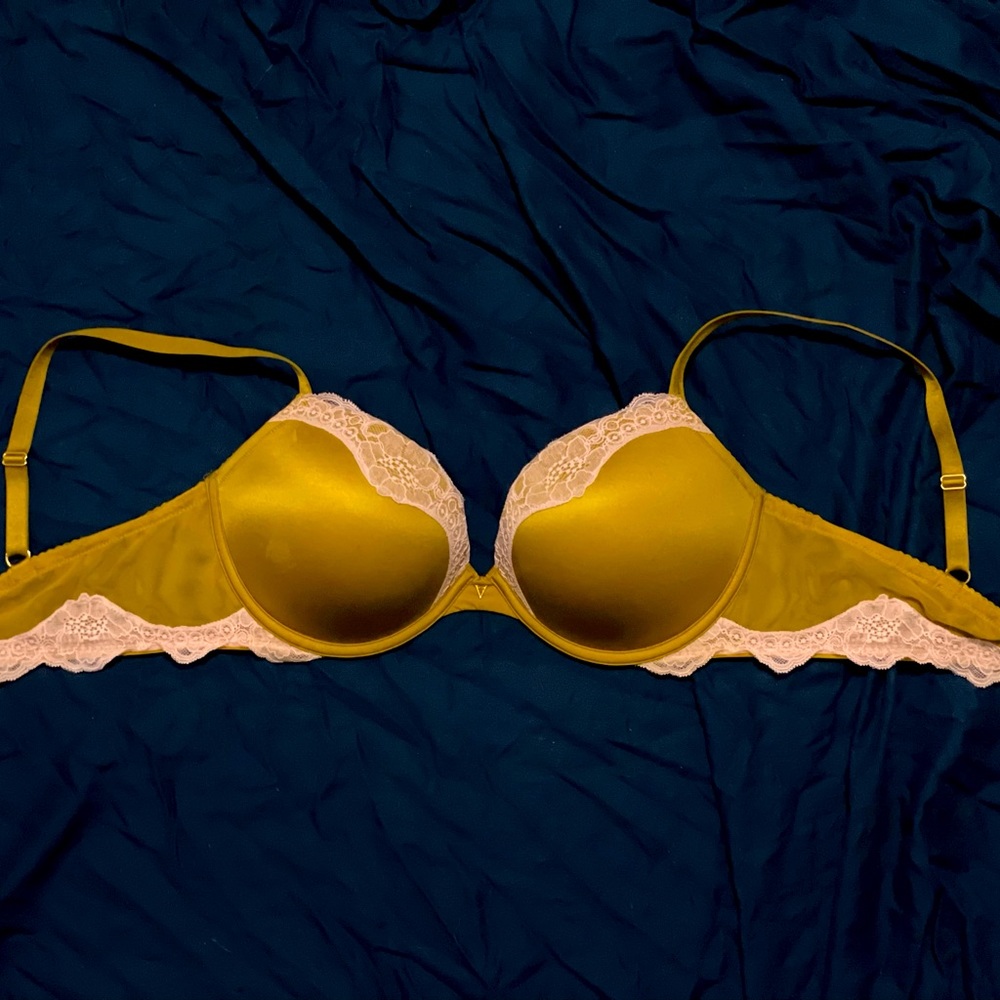 Victoria’s Secret Very Sexy Push-up Bra size 36D